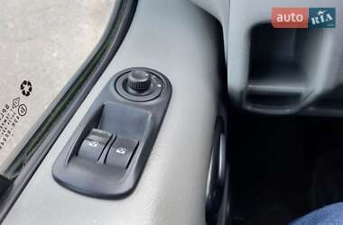 Минивэн Renault Trafic 2012 в 