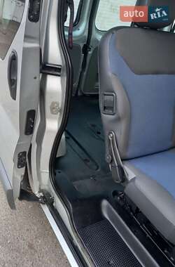 Минивэн Renault Trafic 2012 в 