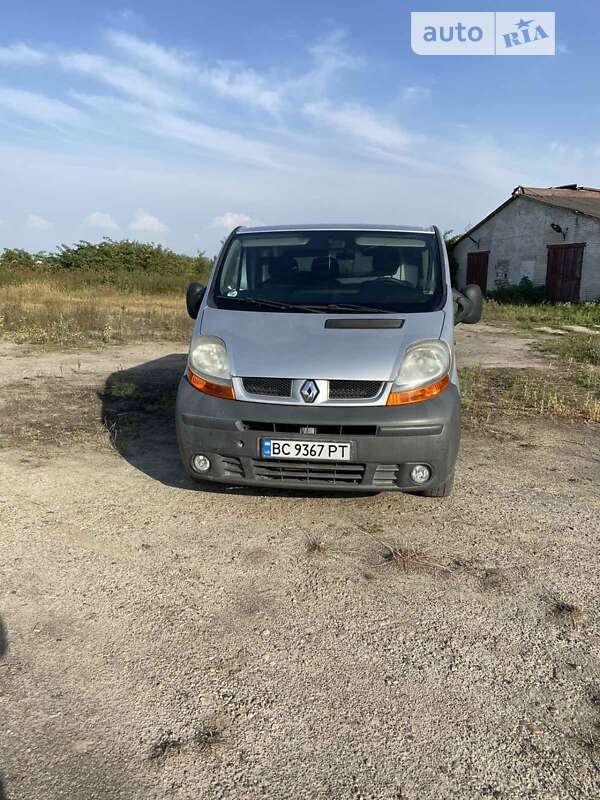 Грузовой фургон Renault Trafic 2005 в Львове