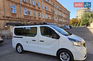 Минивэн Renault Trafic 2015 в 