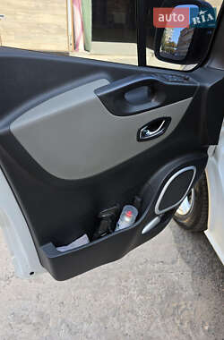 Минивэн Renault Trafic 2015 в 