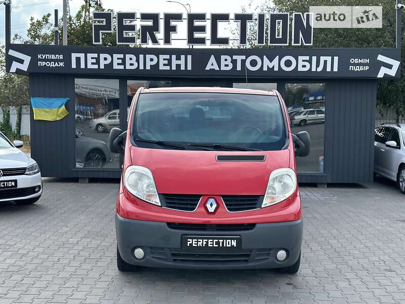 Вантажний фургон Renault Trafic 2012 в Чернівцях