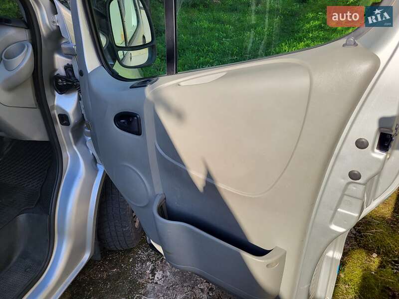 Минивэн Renault Trafic 2004 в Дрогобыче фото 2 Минивэн Renault Trafic 2004 в Дрогобыче