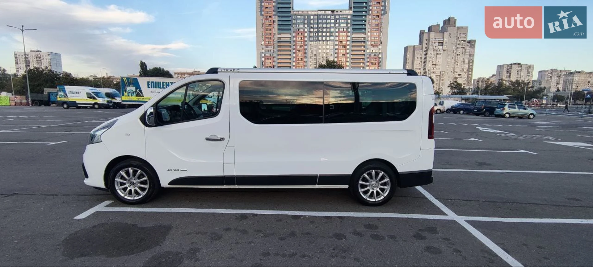 2017 Renault Trafic - мініатюра 2