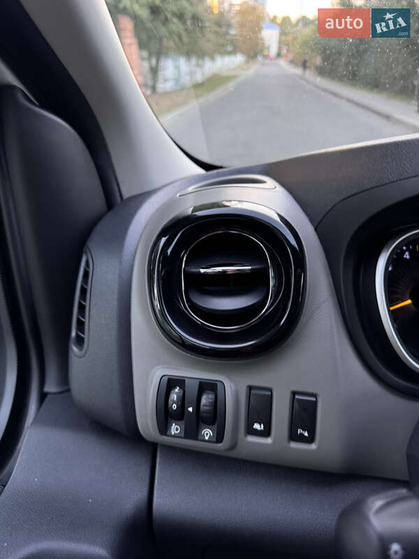 Грузовой фургон Renault Trafic 2015 в Днепре фото 9 Грузовой фургон Renault Trafic 2015 в Днепре