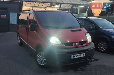 Минивэн Renault Trafic 2004 в Сарнах