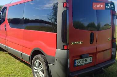 Минивэн Renault Trafic 2004 в Сарнах