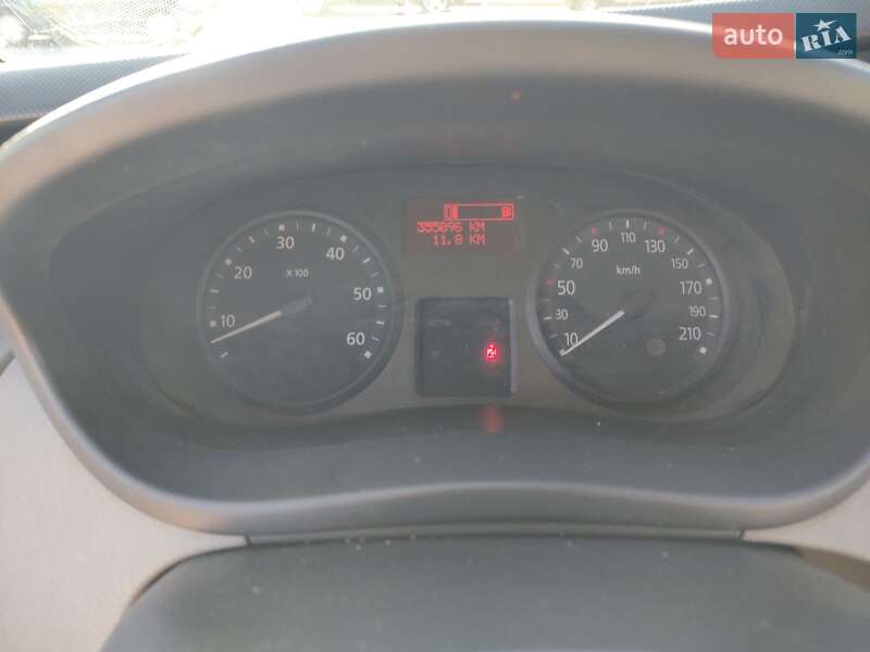 Грузовой фургон Renault Trafic 2013 в Львове