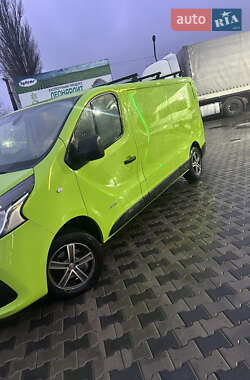 Грузовой фургон Renault Trafic 2015 в 
