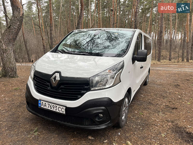 Мінівен Renault Trafic 2015 в 