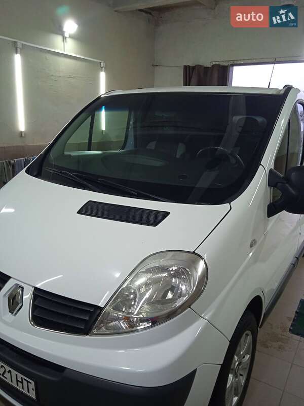 Грузопассажирский фургон Renault Trafic 2011 в Львове