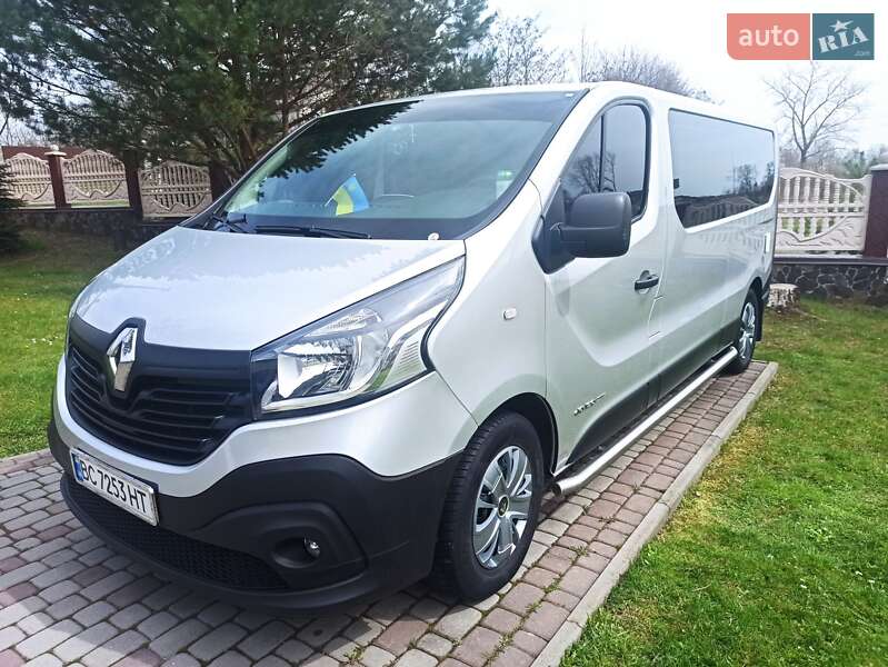 Минивэн Renault Trafic 2015 в 