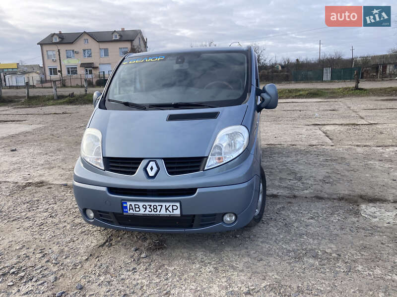 Мінівен Renault Trafic 2011 в 