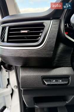Грузовой фургон Renault Trafic 2024 в 