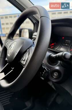 Грузовой фургон Renault Trafic 2024 в 