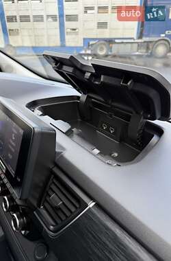 Грузовой фургон Renault Trafic 2024 в 