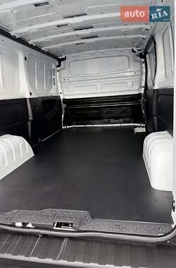 Грузовой фургон Renault Trafic 2024 в 
