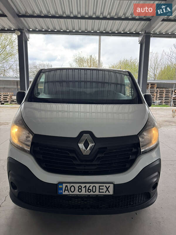 Грузовой фургон Renault Trafic 2015 в 