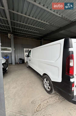 Грузовой фургон Renault Trafic 2015 в 