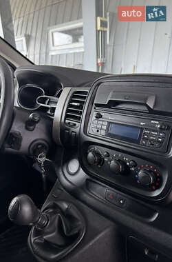 Грузовой фургон Renault Trafic 2015 в 