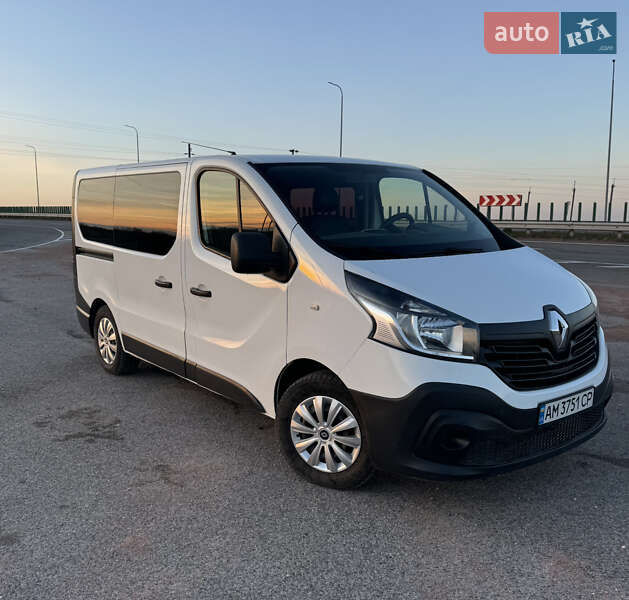 Минивэн Renault Trafic 2017 в 