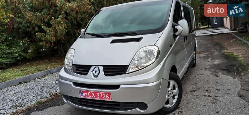 Минивэн Renault Trafic 2013 в 