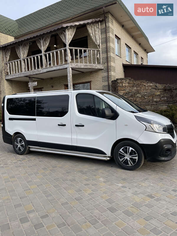 Мінівен Renault Trafic 2015 в 