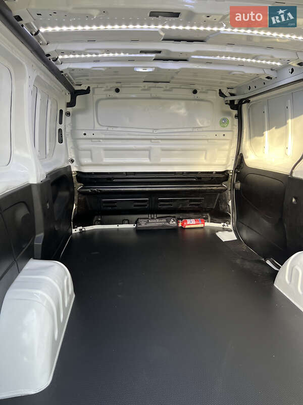 Вантажний фургон Renault Trafic 2019 в Баранівці