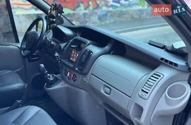 Вантажопасажирський фургон Renault Trafic 2011 в 