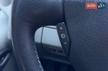 Вантажопасажирський фургон Renault Trafic 2011 в 