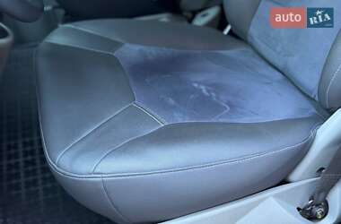 Вантажопасажирський фургон Renault Trafic 2011 в 