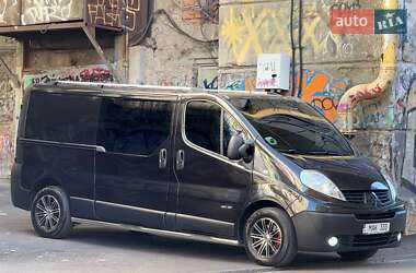 Вантажопасажирський фургон Renault Trafic 2011 в 