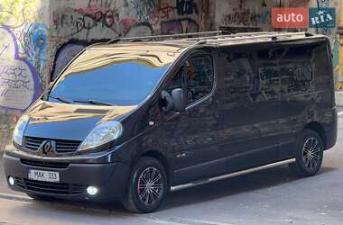 Вантажопасажирський фургон Renault Trafic 2011 в 