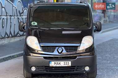 Вантажопасажирський фургон Renault Trafic 2011 в 