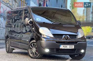 Вантажопасажирський фургон Renault Trafic 2011 в 