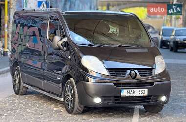 Вантажопасажирський фургон Renault Trafic 2011 в 