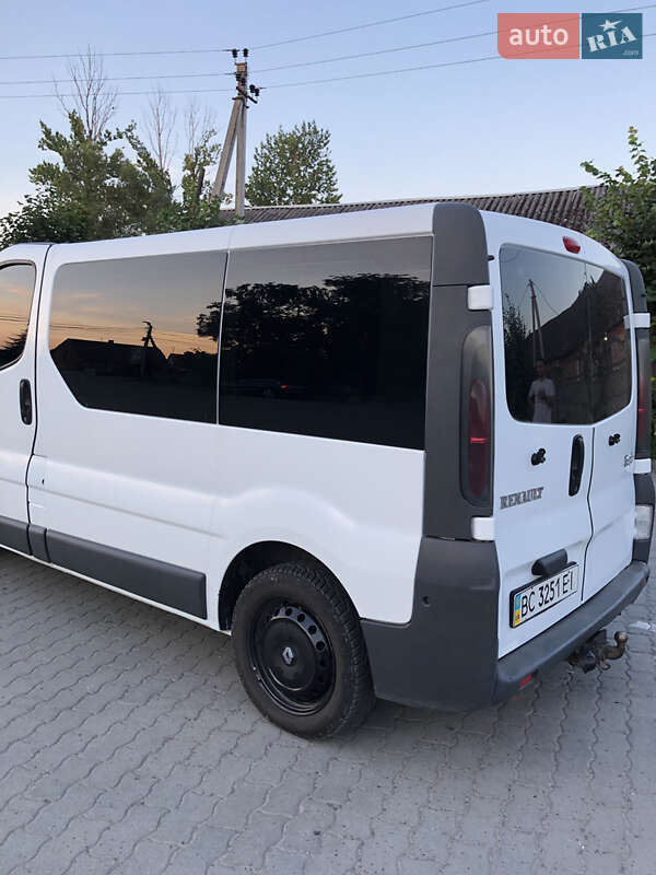 Минивэн Renault Trafic 2004 в Городке