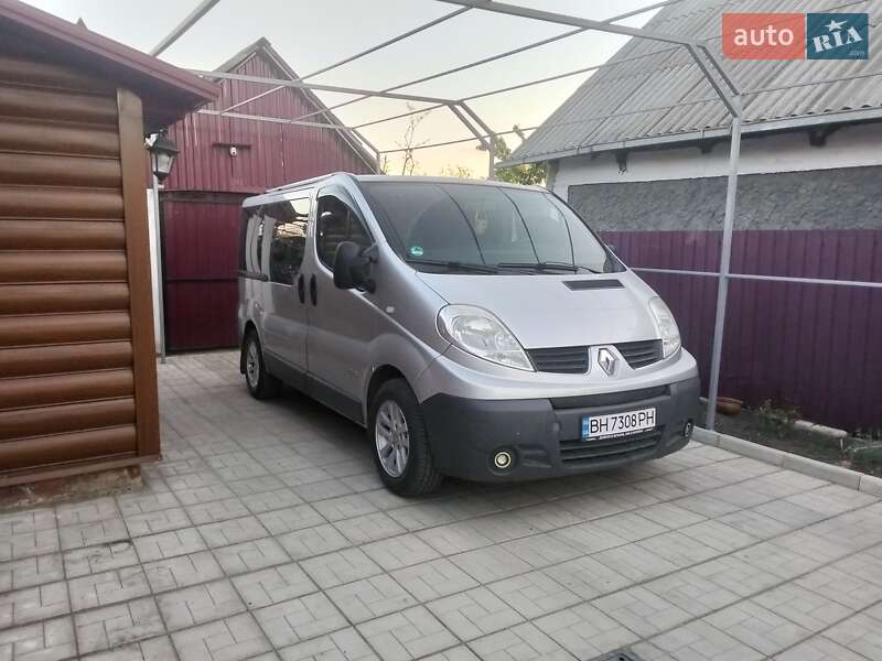 Минивэн Renault Trafic 2010 в 
