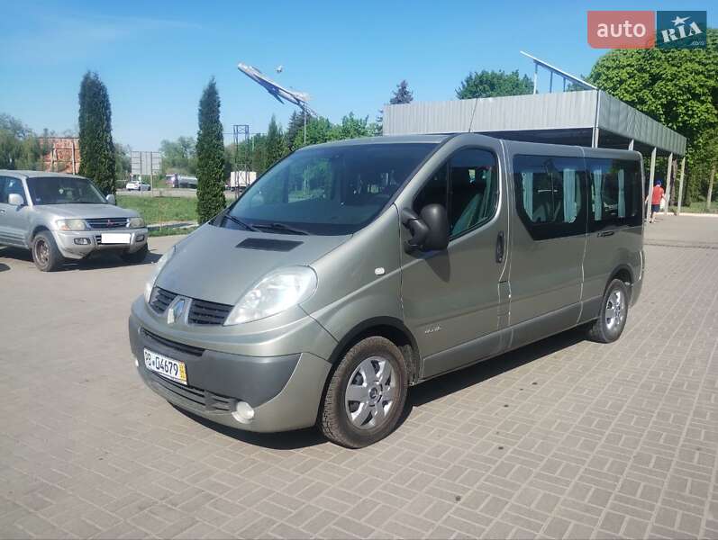 Минивэн Renault Trafic 2012 в 