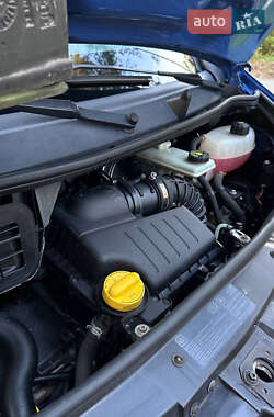 Мінівен Renault Trafic 2011 в 