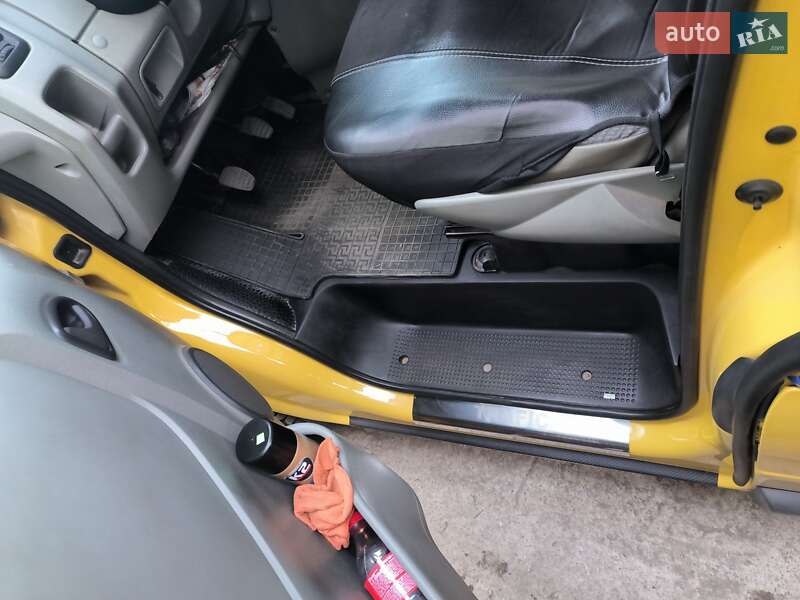 Мінівен Renault Trafic 2005 в Павлограді
