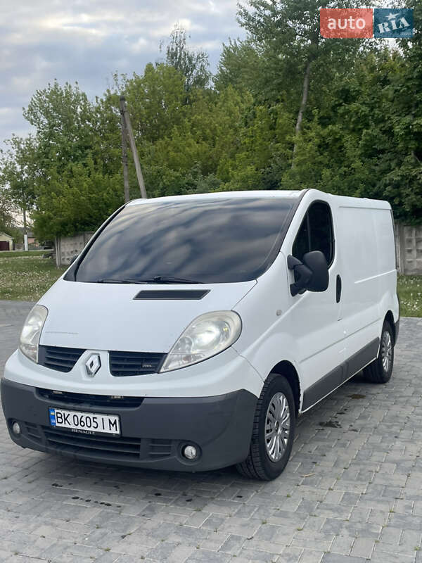Вантажний фургон Renault Trafic 2011 в Рівному