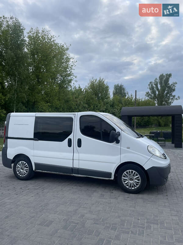 Вантажний фургон Renault Trafic 2011 в Рівному