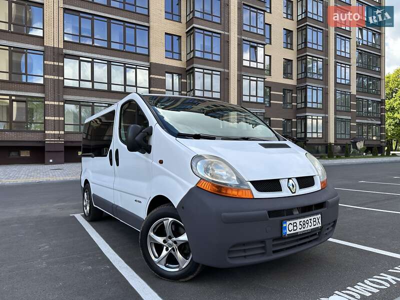 Мінівен Renault Trafic 2004 в Чернігові