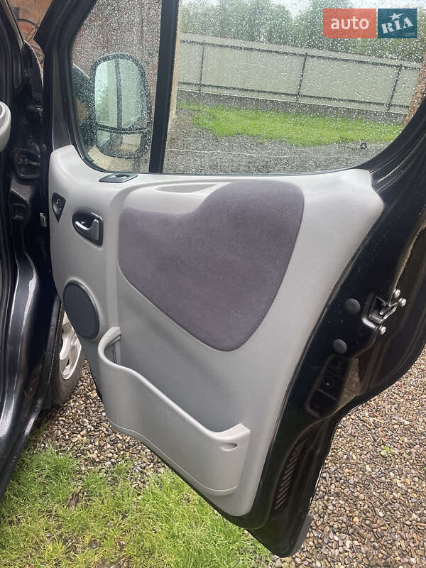 Мінівен Renault Trafic 2010 в Чернівцях
