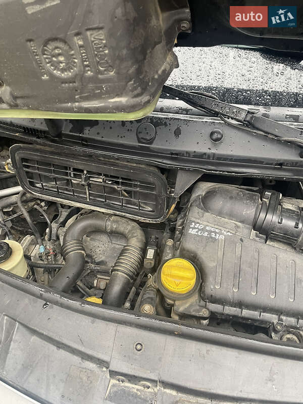 Мінівен Renault Trafic 2010 в Чернівцях