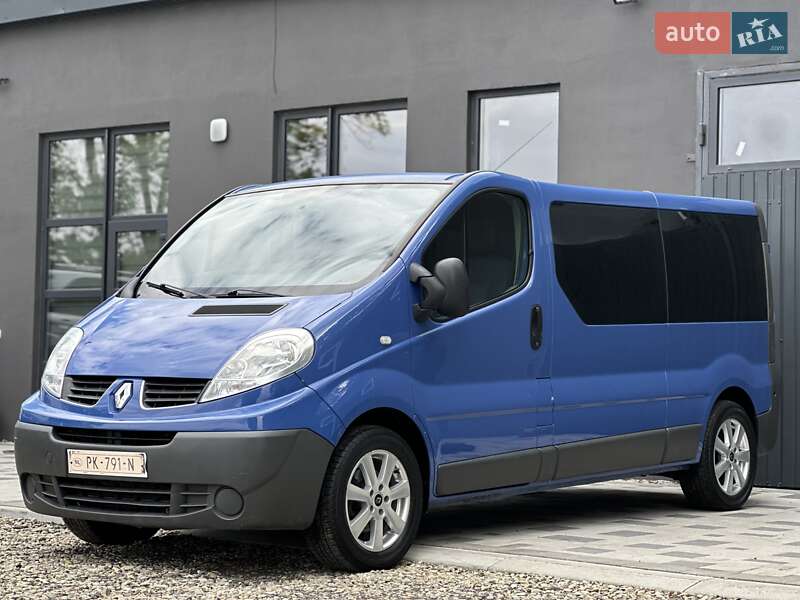 Минивэн Renault Trafic 2010 в 