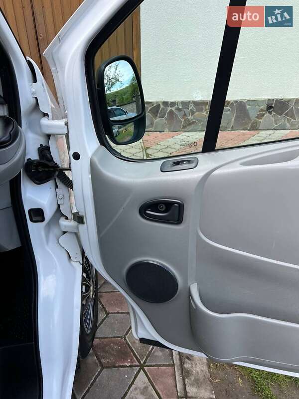 Мінівен Renault Trafic 2006 в Коломиї