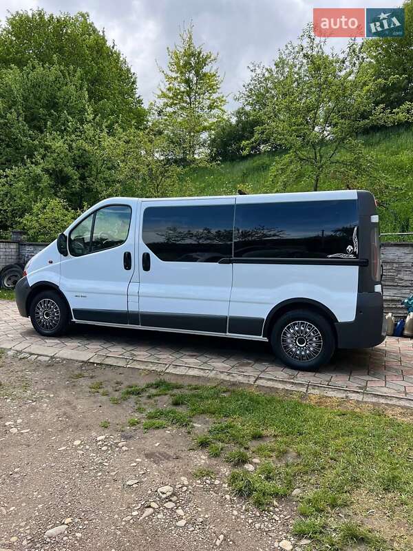 Мінівен Renault Trafic 2006 в Коломиї