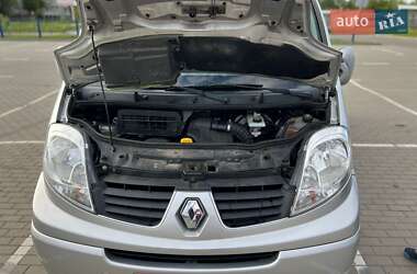 Минивэн Renault Trafic 2013 в 